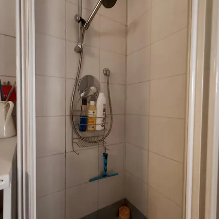 Quarto em Acomodações Particulares Isola Milão
